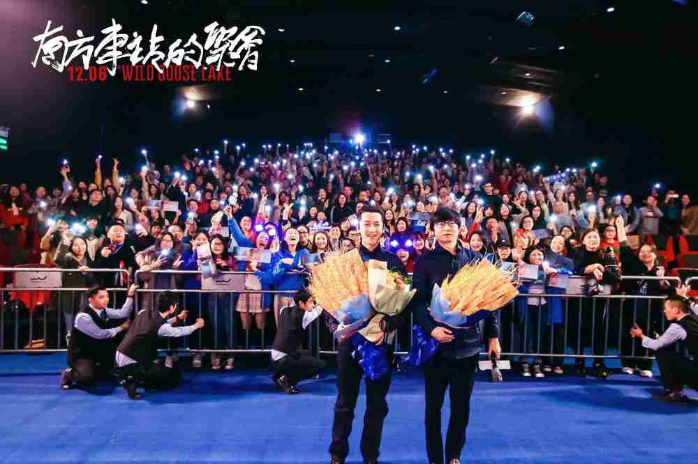 导演刁亦男、、、、胡歌与观众合影 导演刁亦男、、胡歌与观众合影